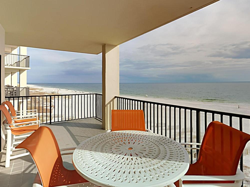 Three-Bedroom Apartment with Ocean View interior